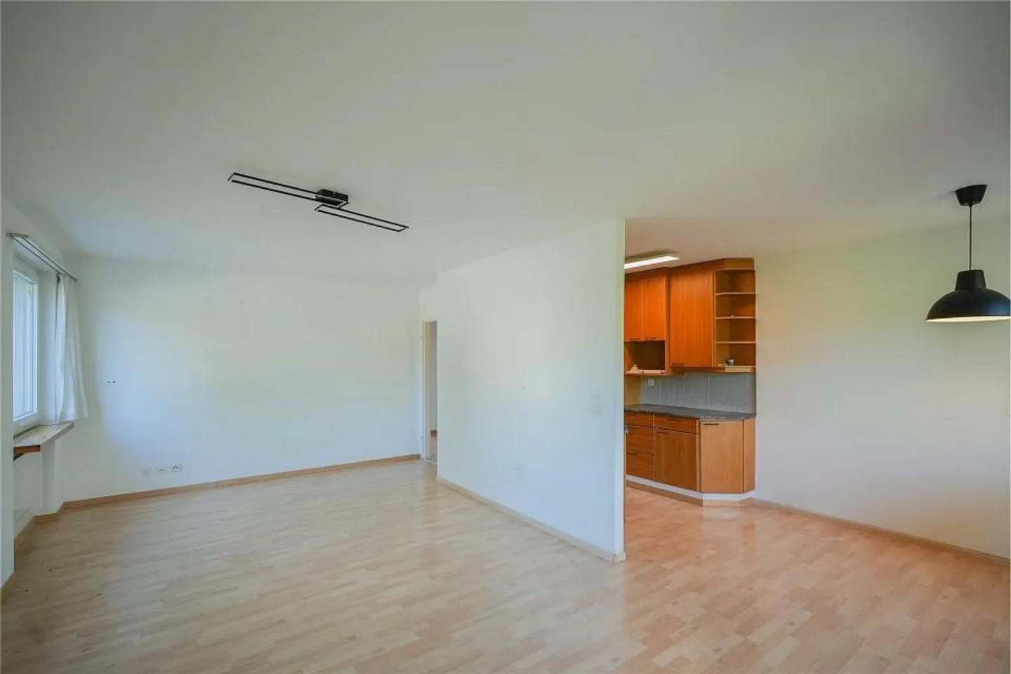 The Opportunity! 4.5 Room Garden Apartment with Additional Rooms - Photo 12 of 13