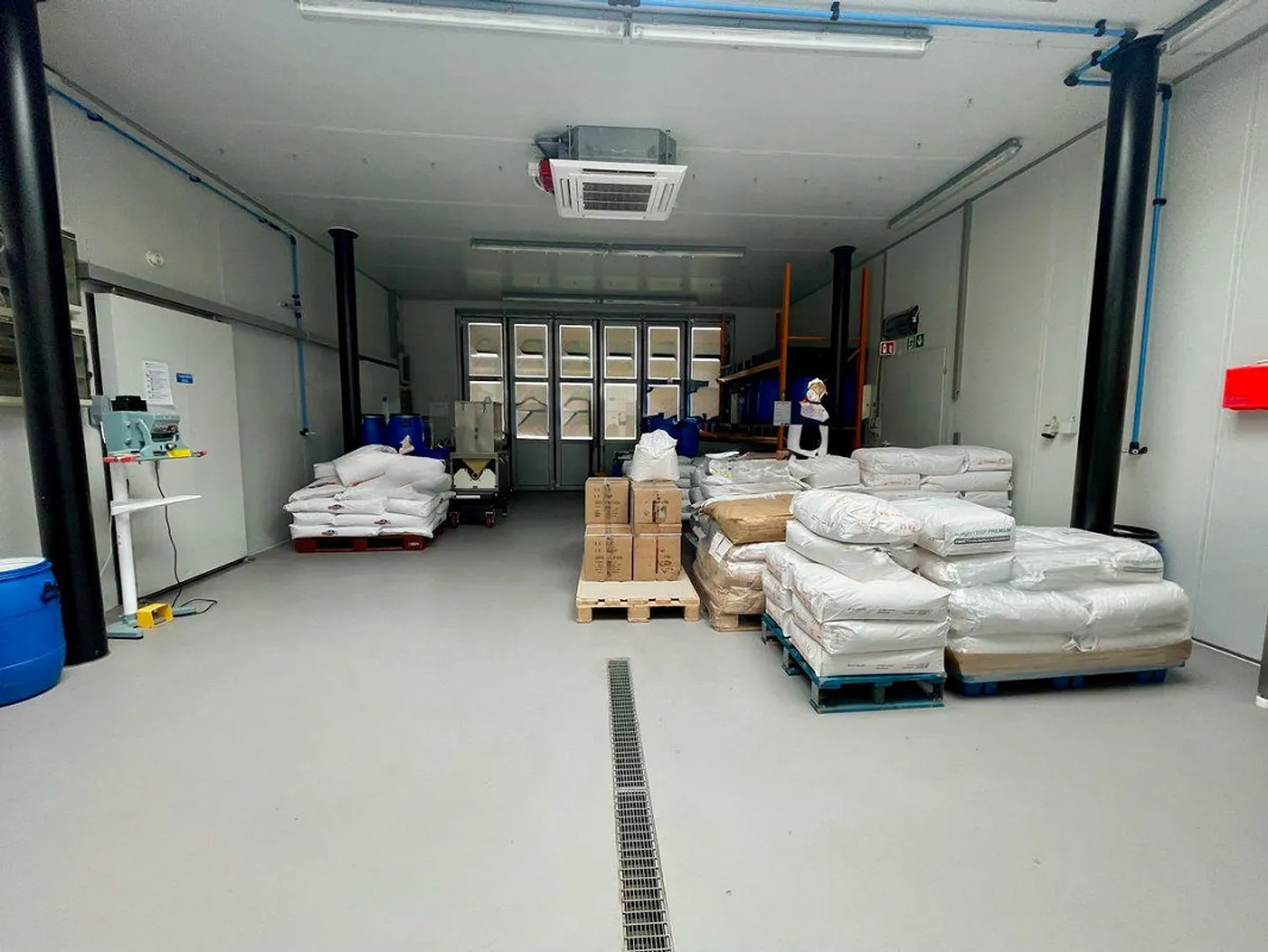 Geräumige Lager- und Industriehalle mit 31 vermieteten Garagen... - Foto 5 von 11