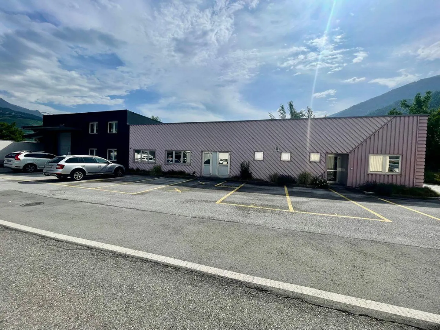 Geräumige Lager- und Industriehalle mit 31 vermieteten Garagen... - Foto 10 von 11
