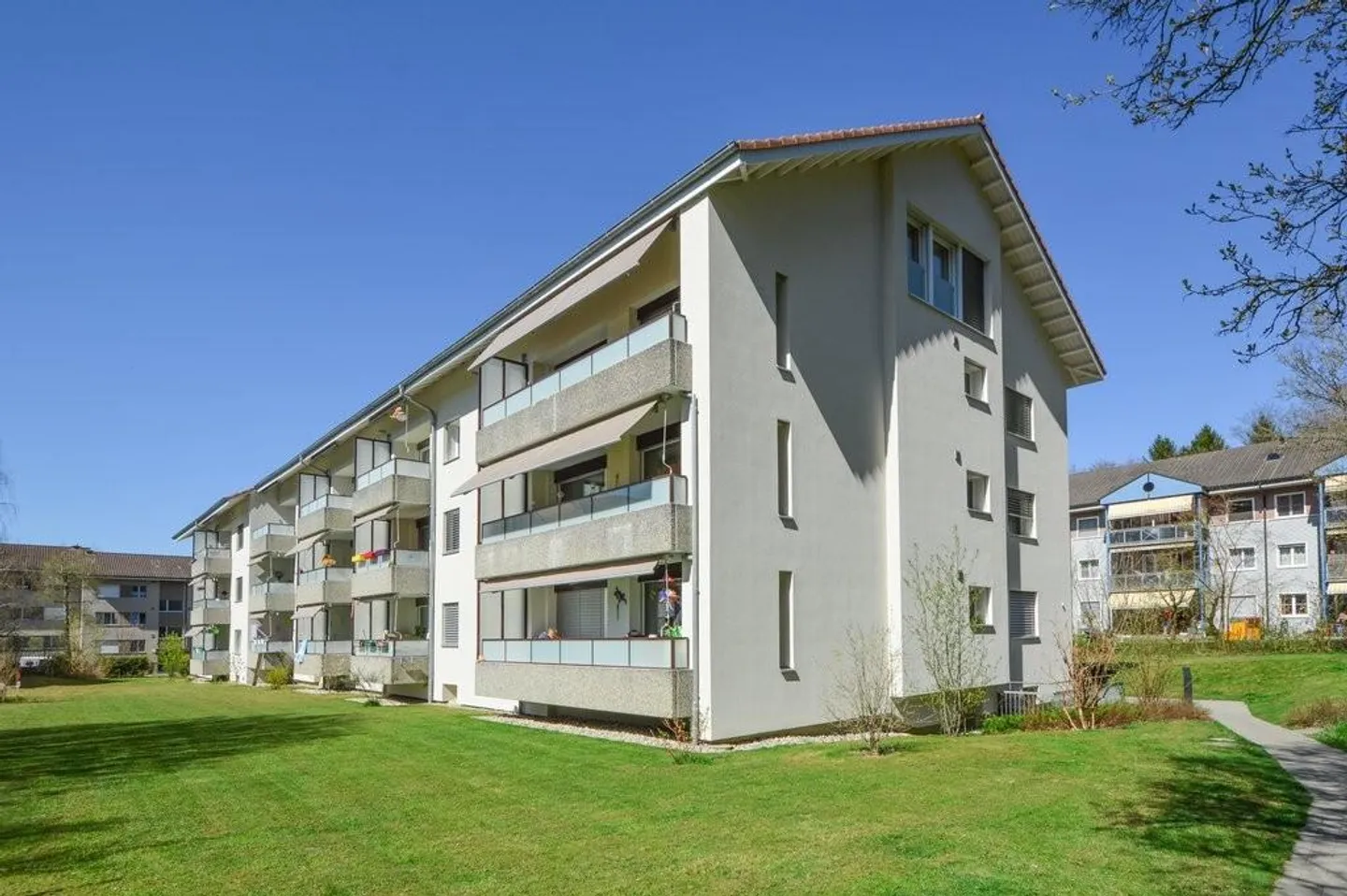 APPARTAMENTO MODERNO 4.5 STANZE IN AFFITTO A SCHLIERN - Foto 1 di 11