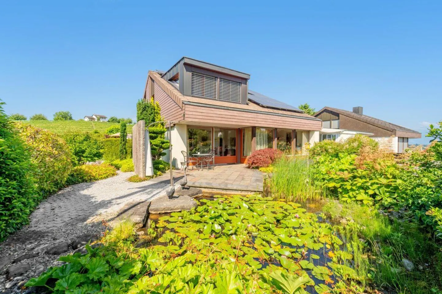 Maison familiale durable avec paradis de jardin - Photo 1 sur 5