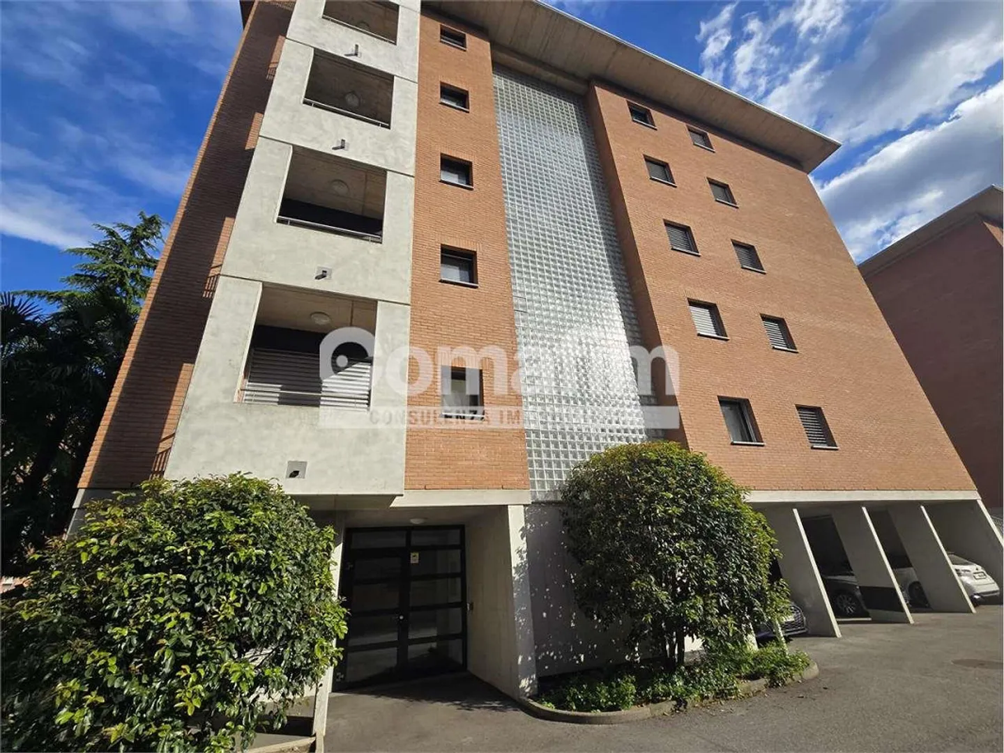SPACIEUX ET MODERNE 4.5 PIÈCES AVEC 2 TERRASSES À AGNO - Photo 1 sur 10