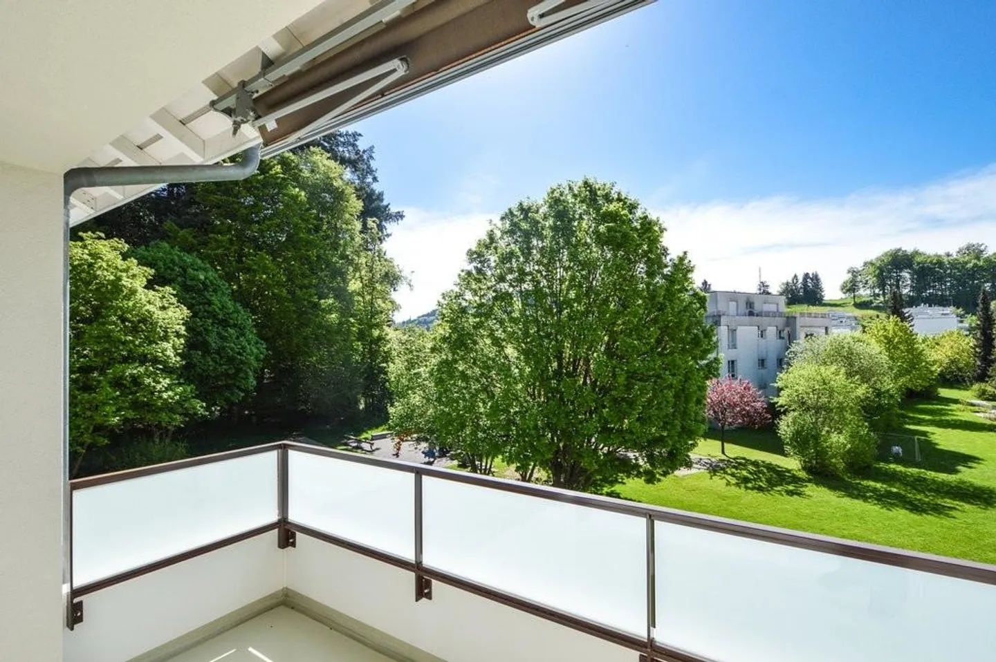 APPARTAMENTO MODERNO 4.5 STANZE IN AFFITTO A SCHLIERN - Foto 10 di 11