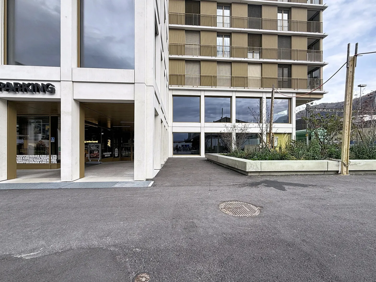 Prime Commercial Space in Cour de Gare - Photo 2 of 6