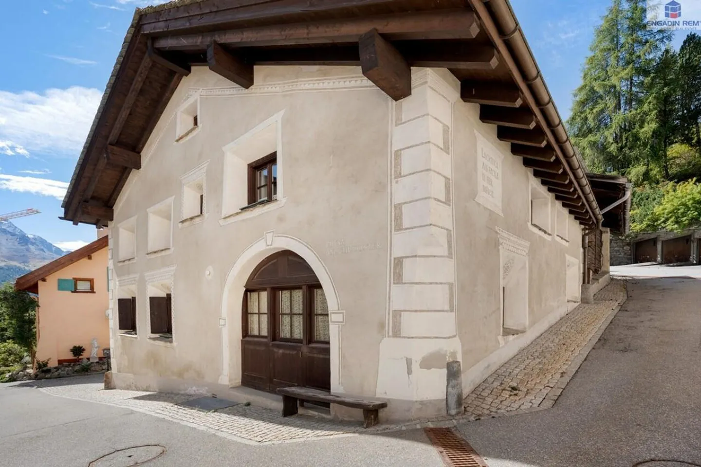 Casa plurifamiliare con tre unità nel cuore di Champfèr - Foto 2 di 6