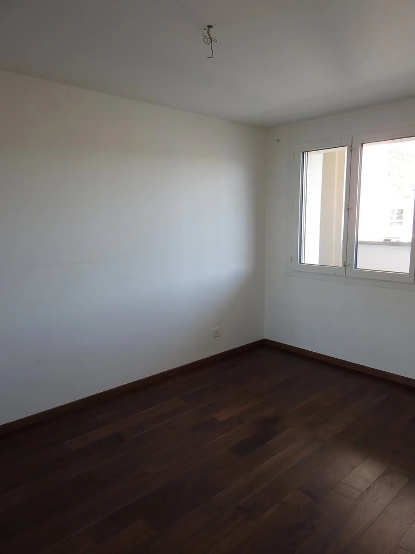 Modern 3.5-Room Apartment in Biel - Photo 3 of 10