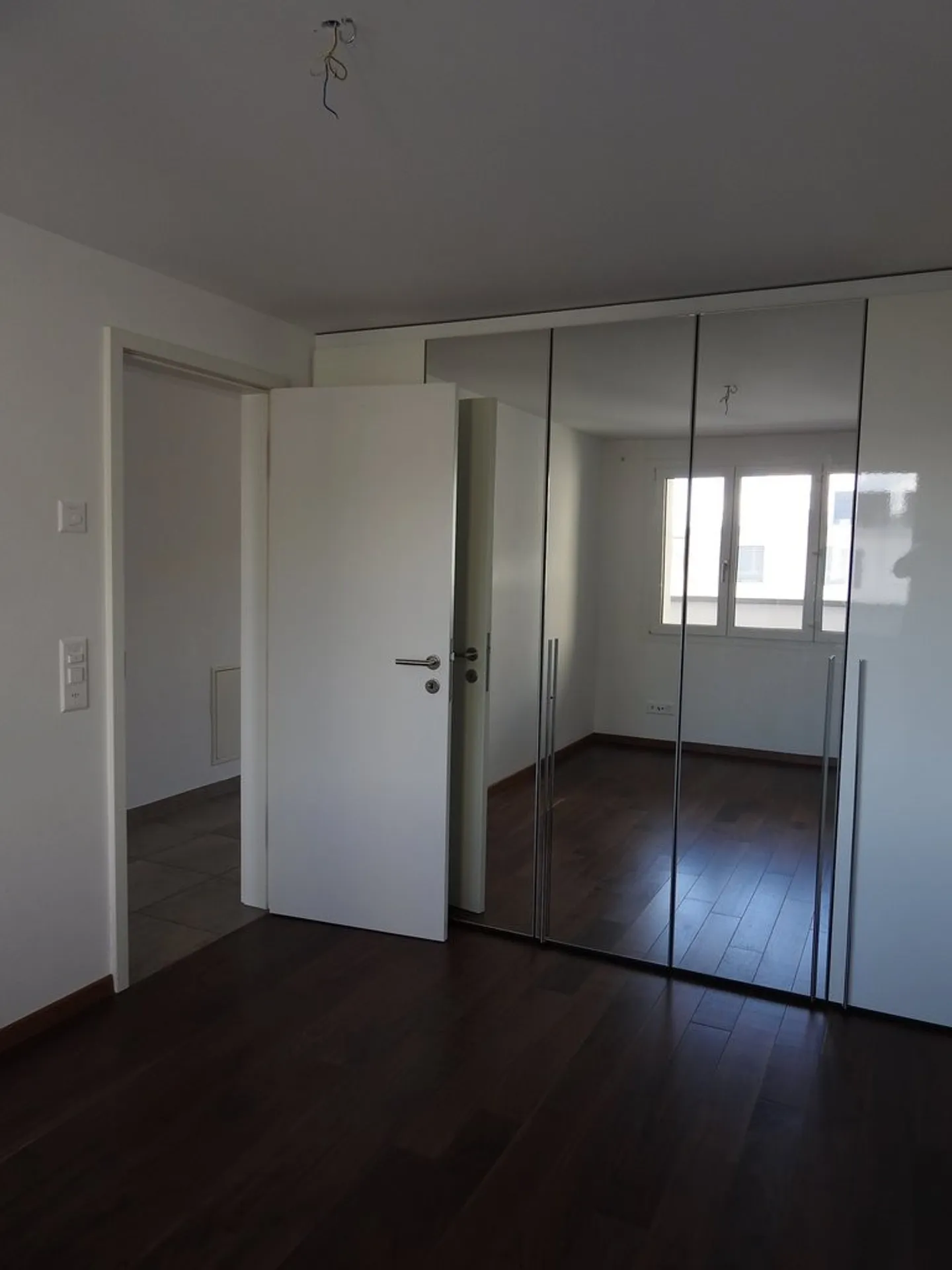 Modern 3.5-Room Apartment in Biel - Photo 4 of 10