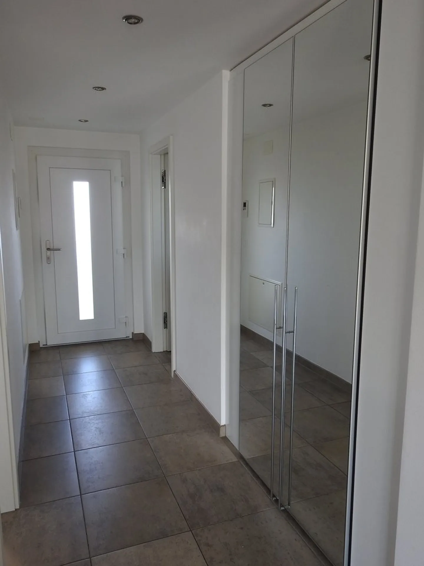 Modern 3.5-Room Apartment in Biel - Photo 7 of 10