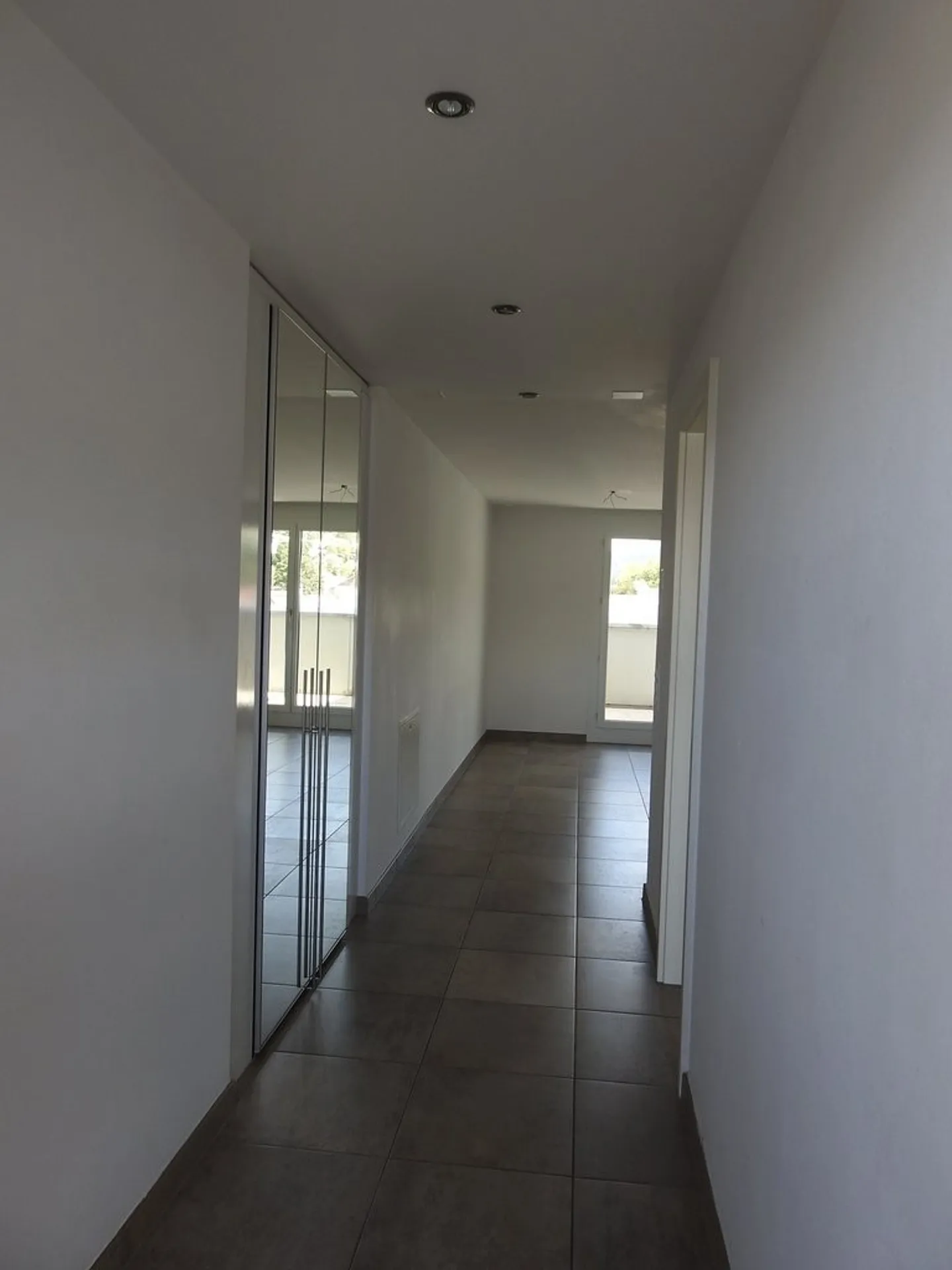 Modern 3.5-Room Apartment in Biel - Photo 9 of 10