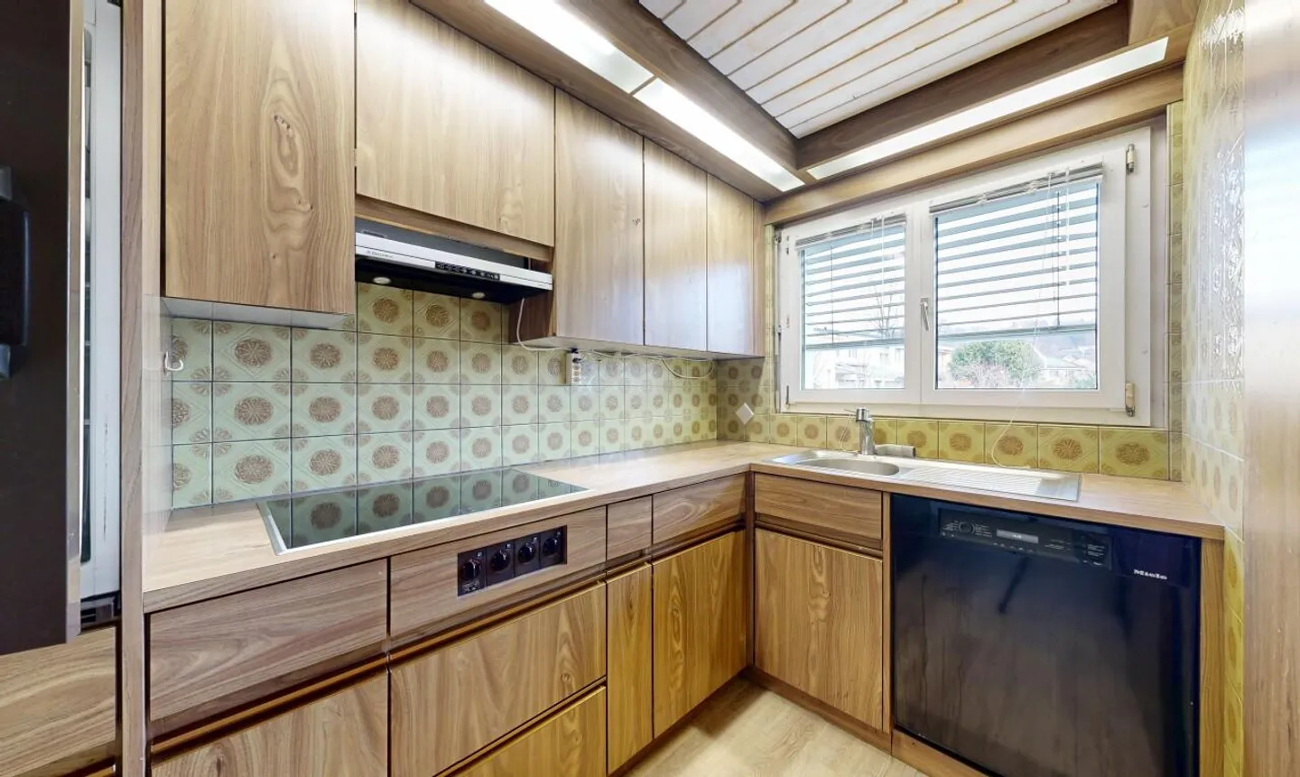 Maison mitoyenne avec un grand potentiel d'extension dans un emplacement central - Photo 5 sur 11