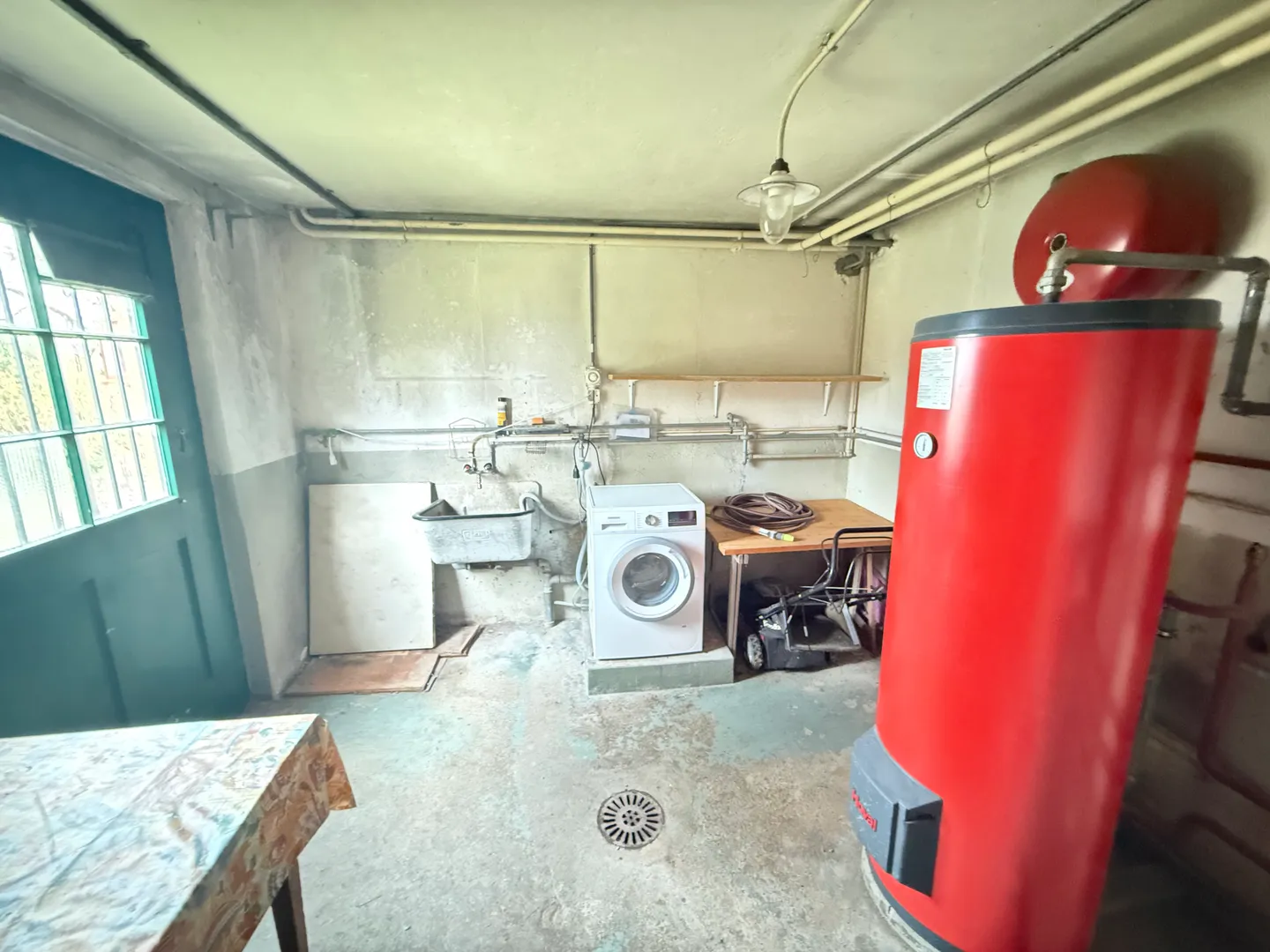 Detached House with City View - Photo 3 of 3