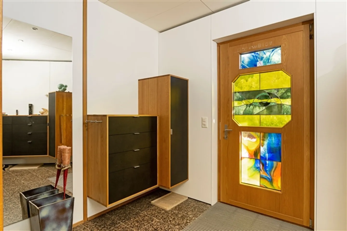 Large 2.5-room apartment with two seating areas unfurnished - Photo 9 of 13