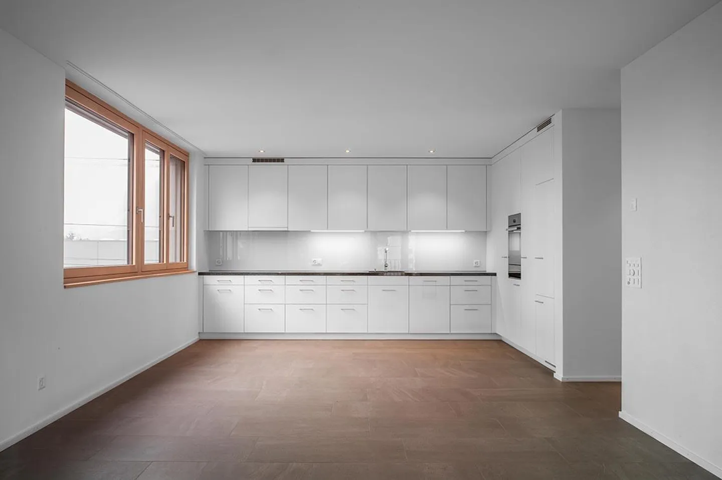 Spacious 3.5-room apartment with a panoramic view - Photo 1 of 10