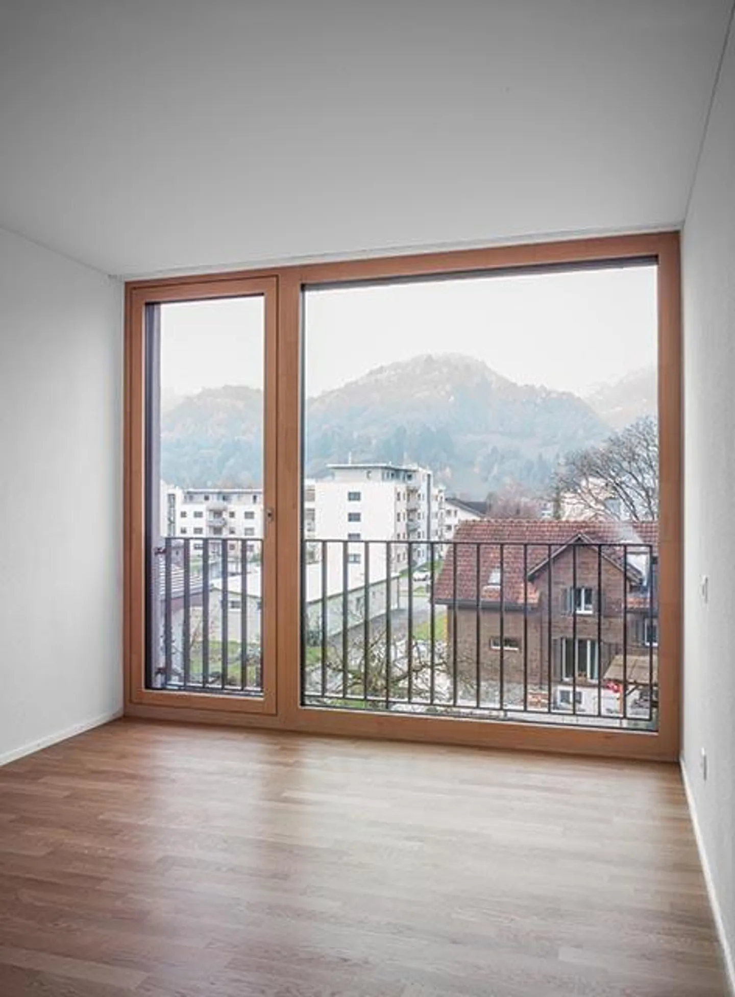 Spacious 3.5-room apartment with a panoramic view - Photo 2 of 10