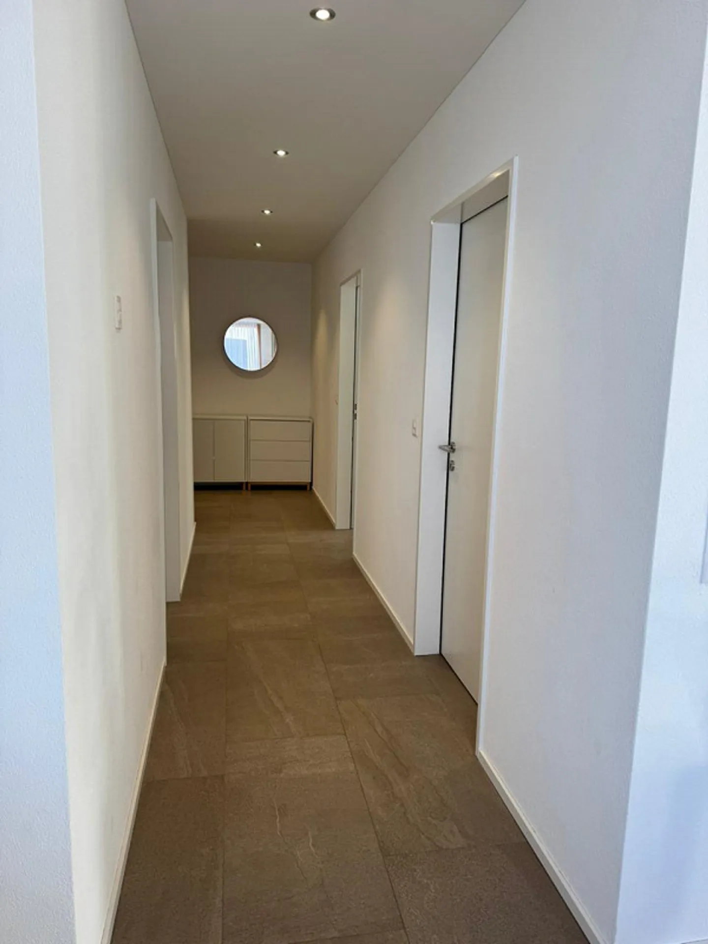 Spacious 3.5-room apartment with a panoramic view - Photo 3 of 10