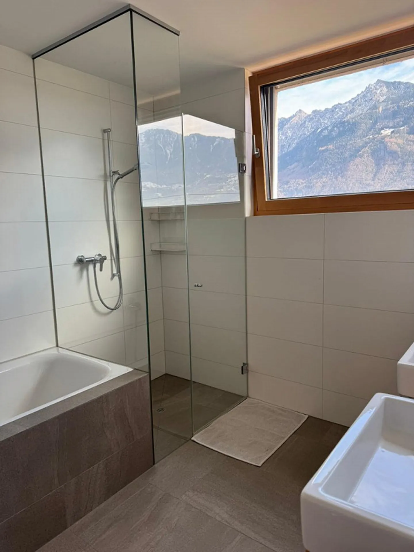 Spacious 3.5-room apartment with a panoramic view - Photo 5 of 10