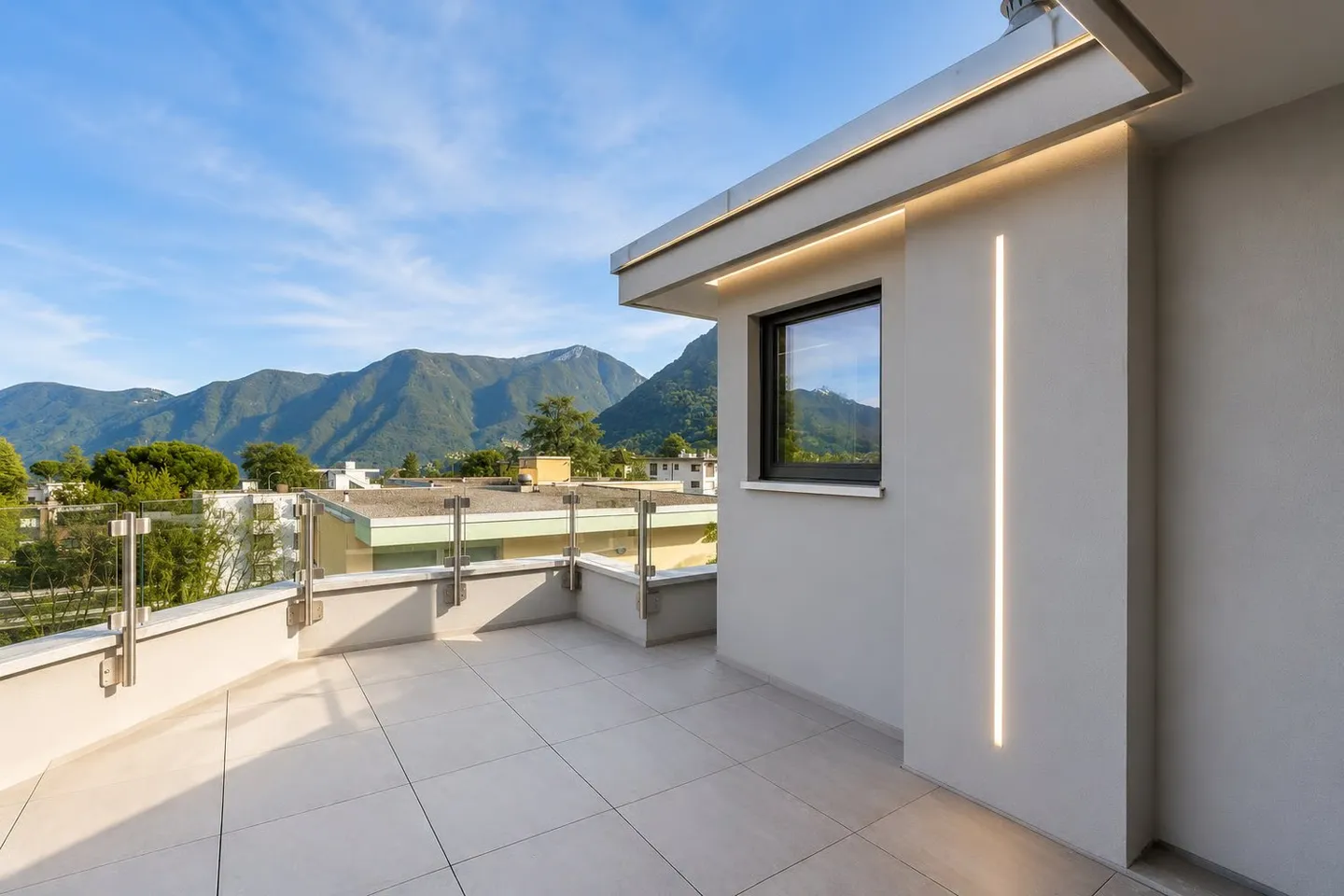 Elegante duplex attico con 3,5 camere e grandi terrazze - Foto 2 di 8