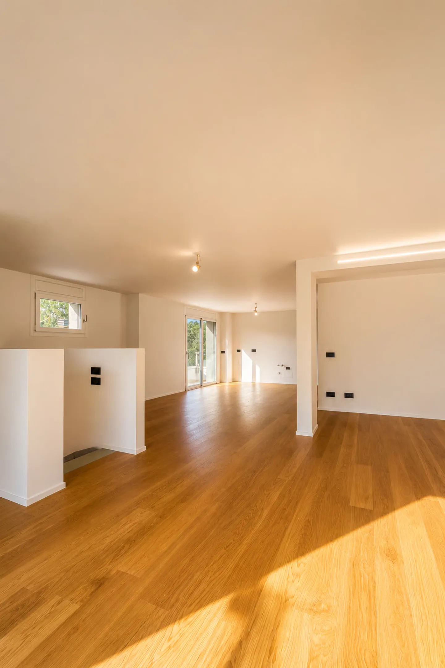 Elegante duplex attico con 3,5 camere e grandi terrazze - Foto 3 di 8