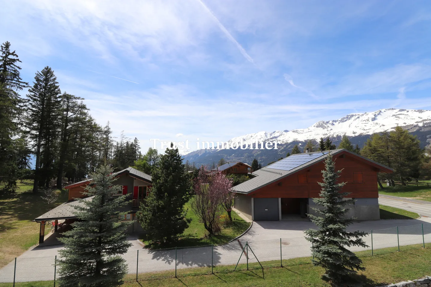 Chalet with Garden in Crans-Montana - Photo 11 of 19
