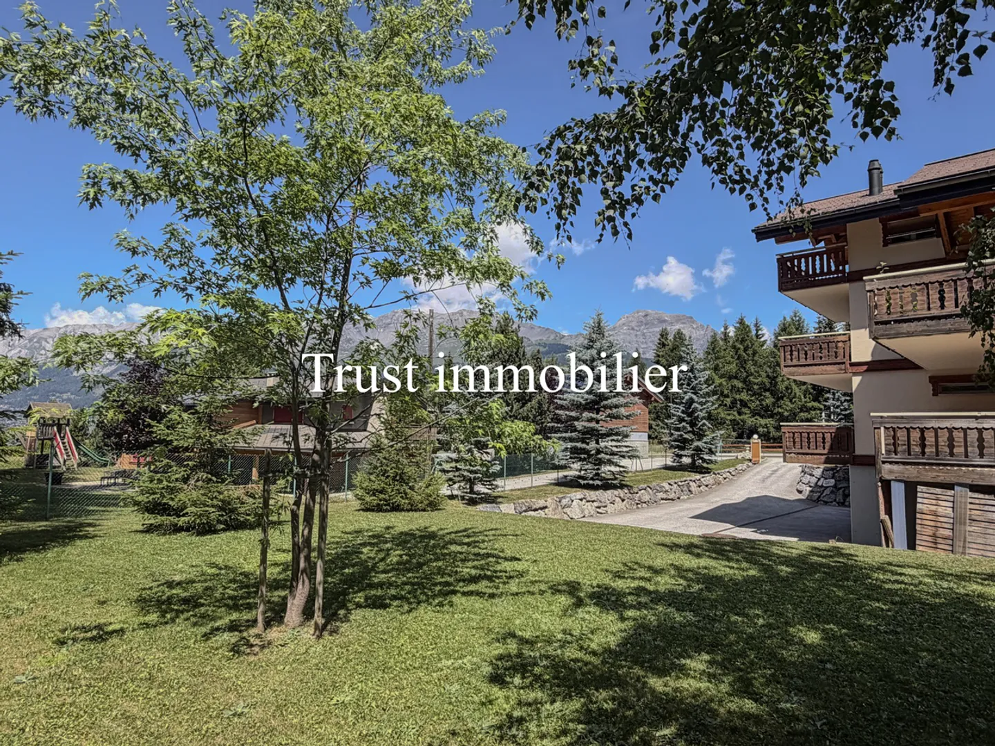 Chalet with Garden in Crans-Montana - Photo 16 of 19