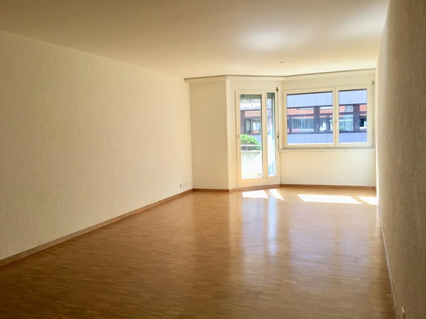 Bella appartamento di 3.5 stanze nel centro di Dübendorf - Foto 4 di 5