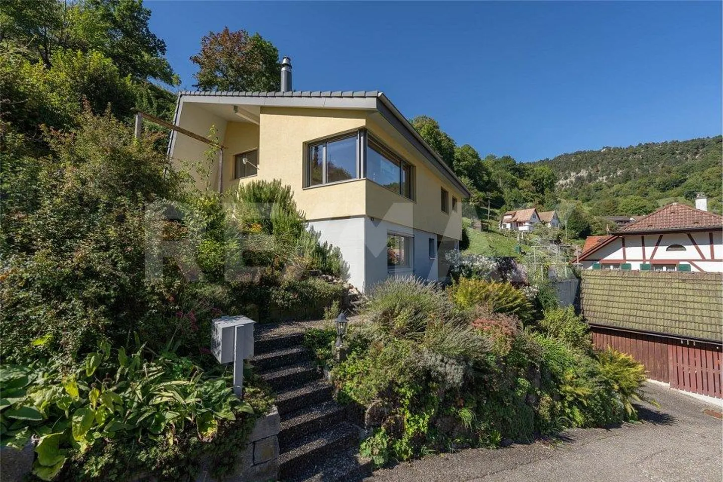 Einfamilienhaus mit atemberaubender Aussicht und viel Umschwung... - Foto 8 von 13