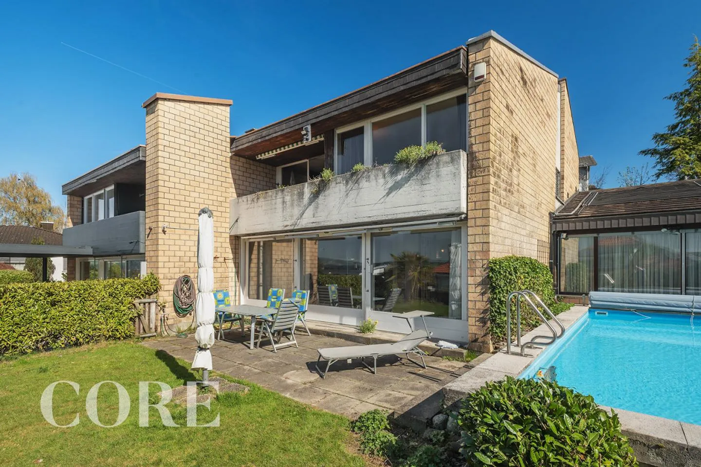 Familienhaus mit Pool und Aussicht - Foto 1 von 13