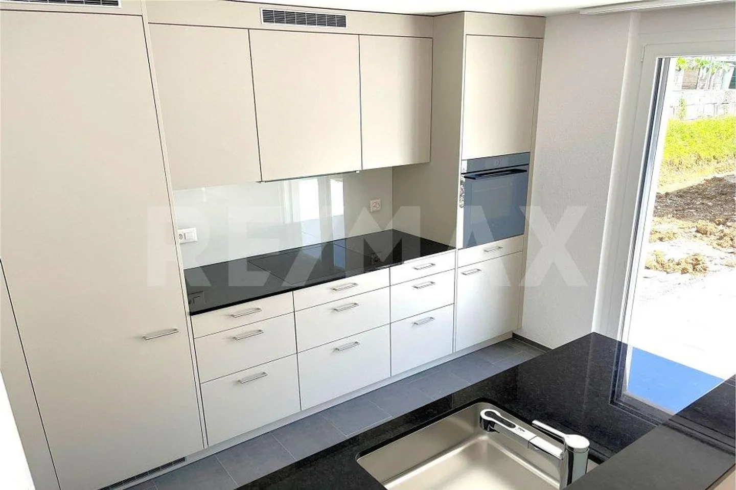 Nuovo progetto di costruzione 6 case unifamiliari a schiera/ Casa n. 3 fila superiore - Foto 3 di 13