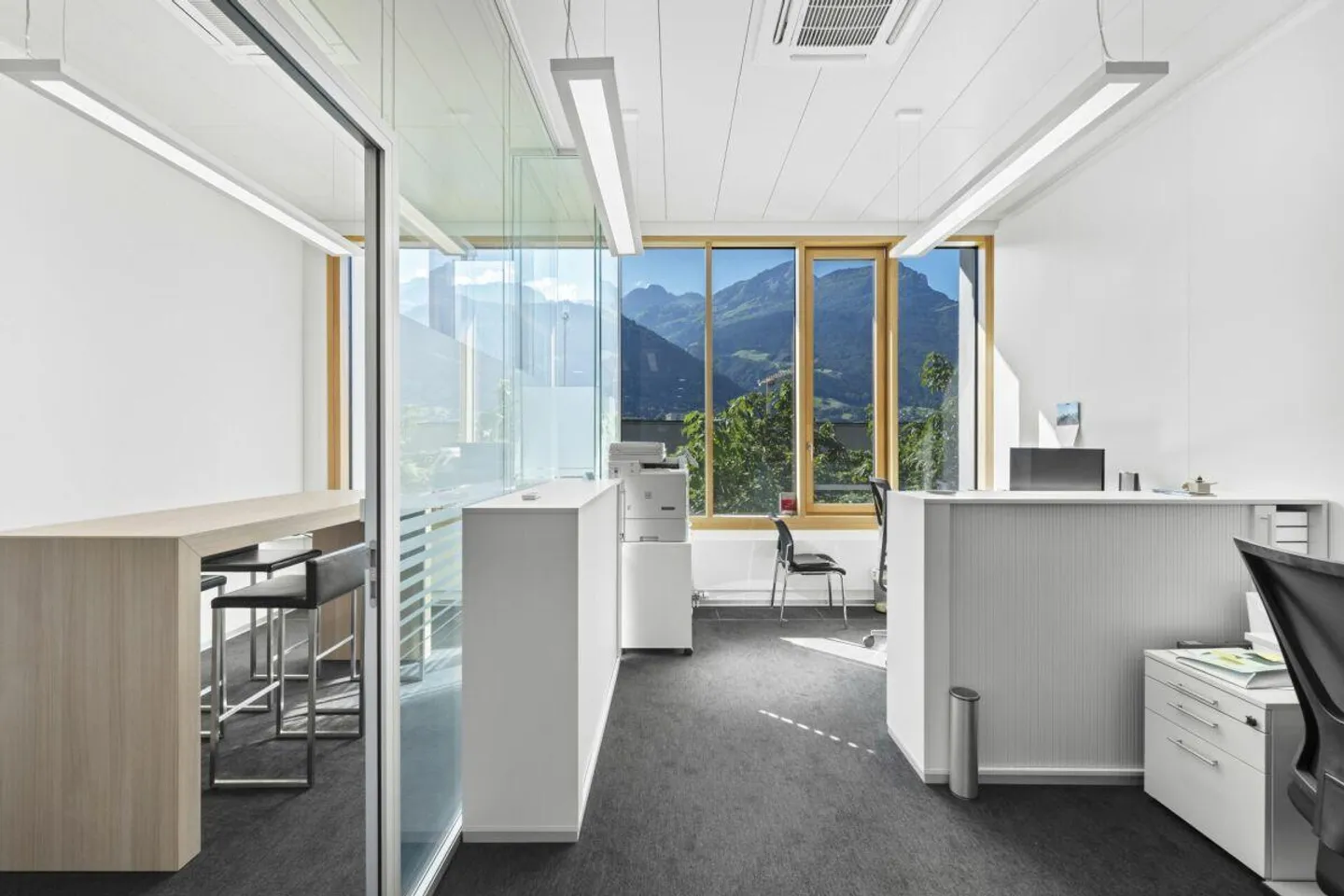 Your new workplace in the heart of Altdorf! - Photo 1 of 10