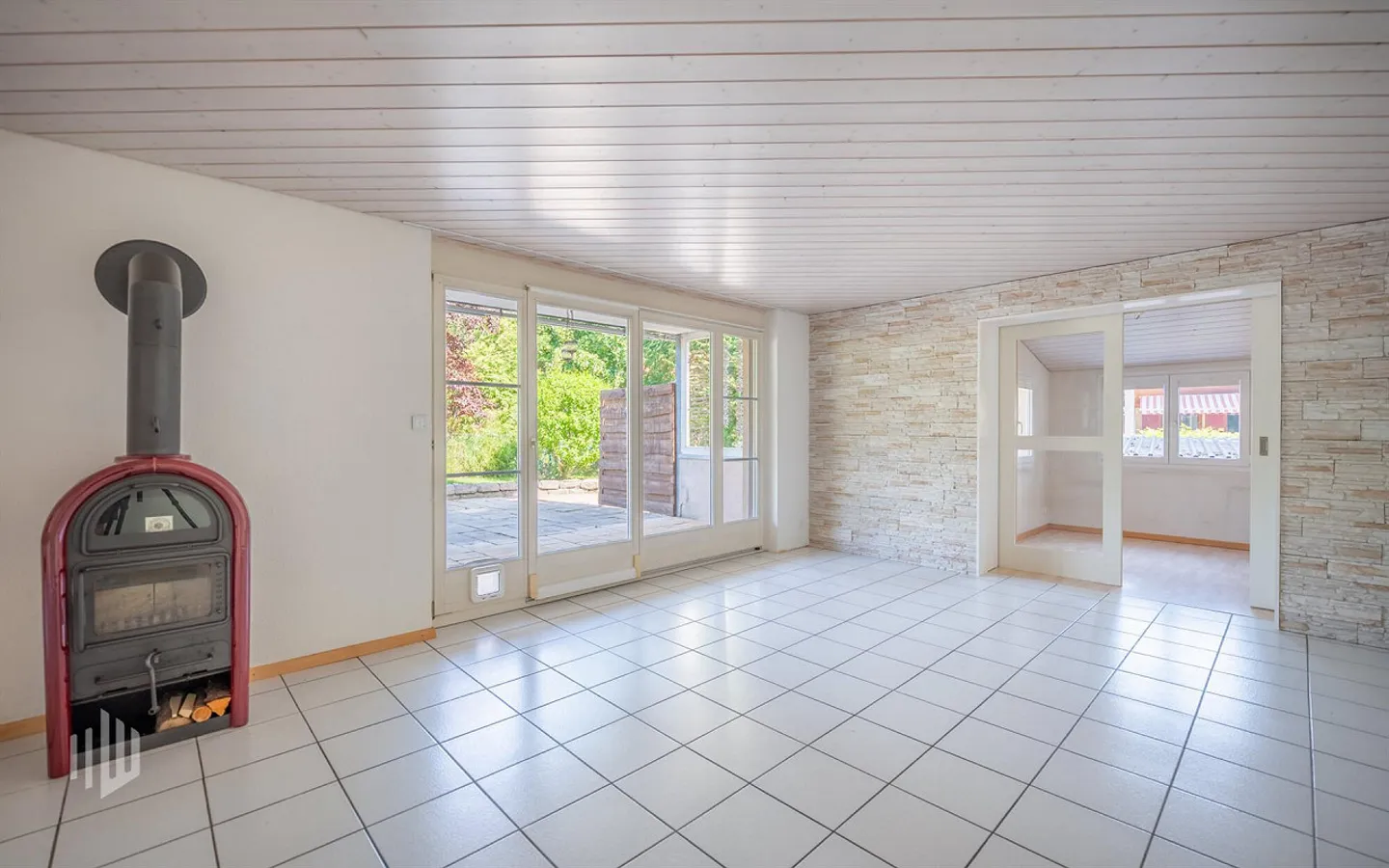 ImmoWyss - Spacious 5.5-room garden apartment in a quiet location - Photo 3 of 13