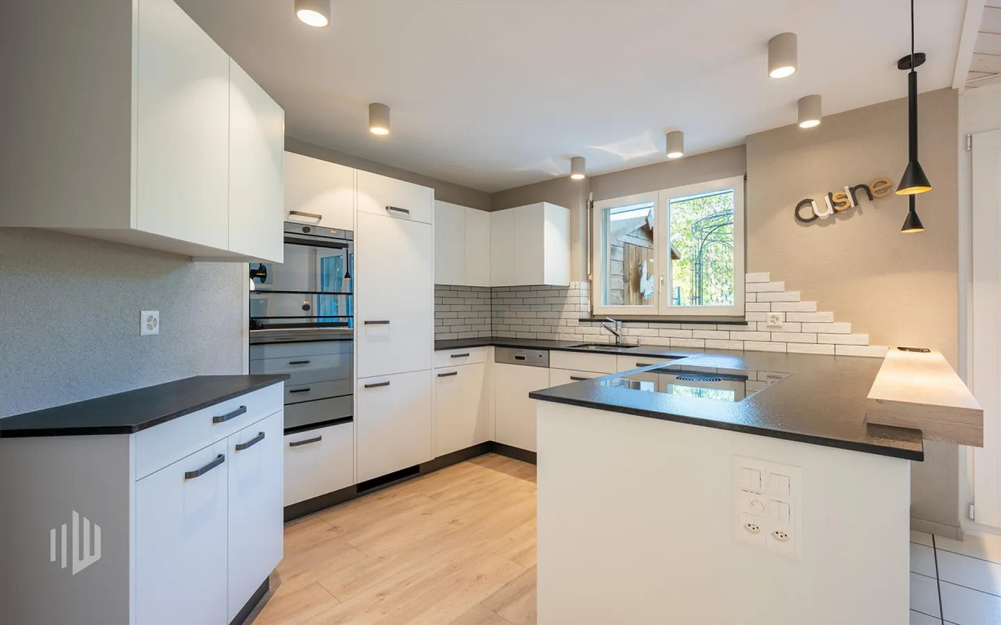 ImmoWyss - Spacious 5.5-room garden apartment in a quiet location - Photo 4 of 13