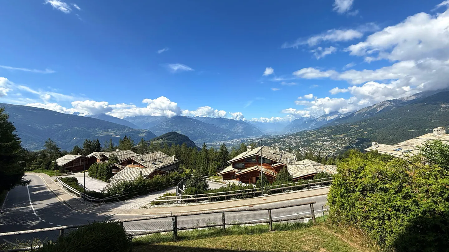 Appartement luxueux de 3,5 pièces entièrement rénové - Crans-Montana - Photo 10 sur 10