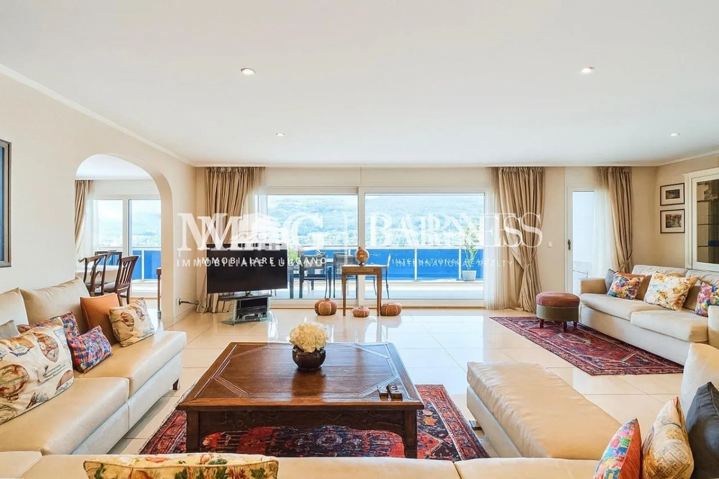 Lugano: 5.5-Zimmer-Wohnung mit privatem Garten und Terrasse - Foto 6 von 14