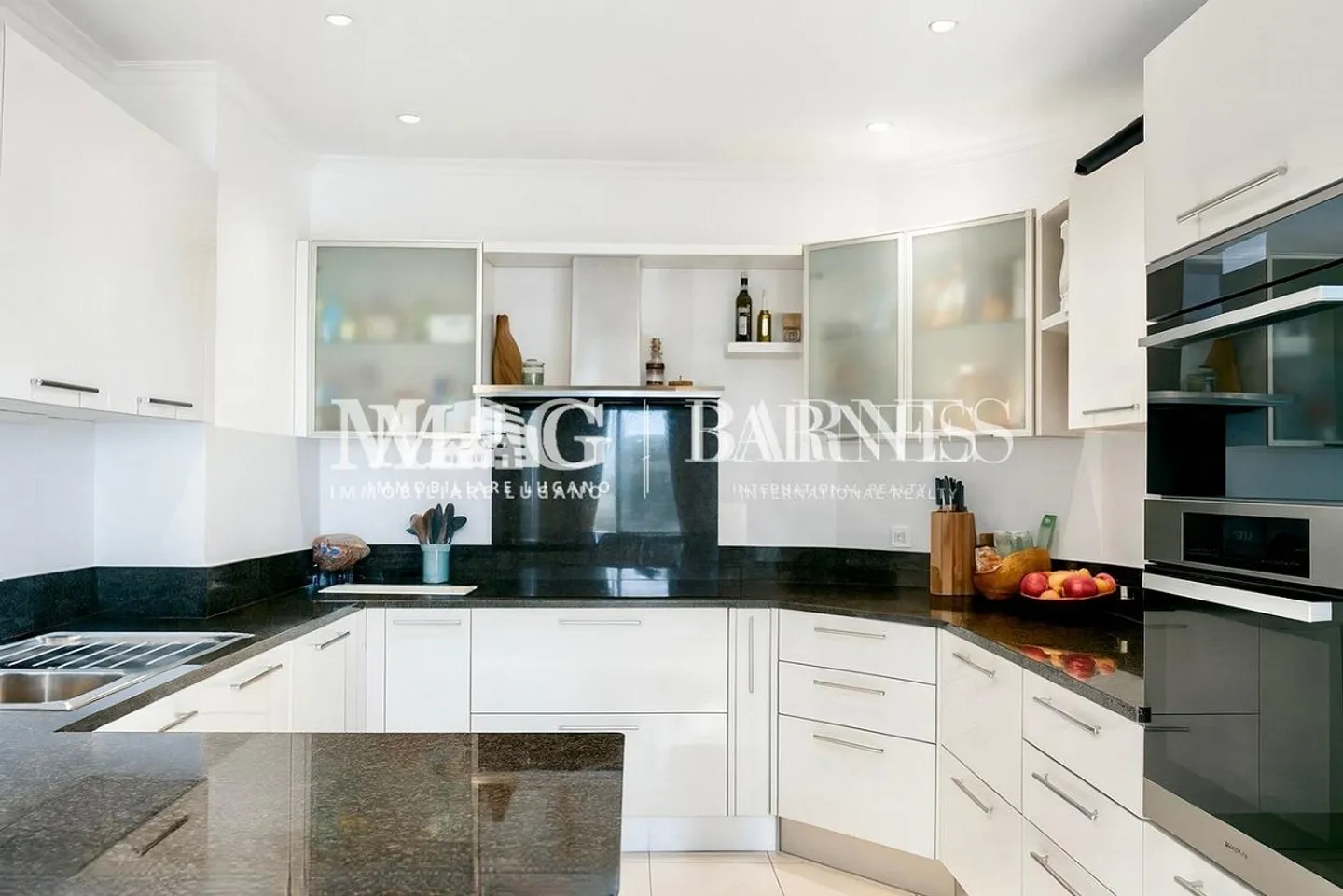 Lugano: 5.5-Zimmer-Wohnung mit privatem Garten und Terrasse - Foto 8 von 14