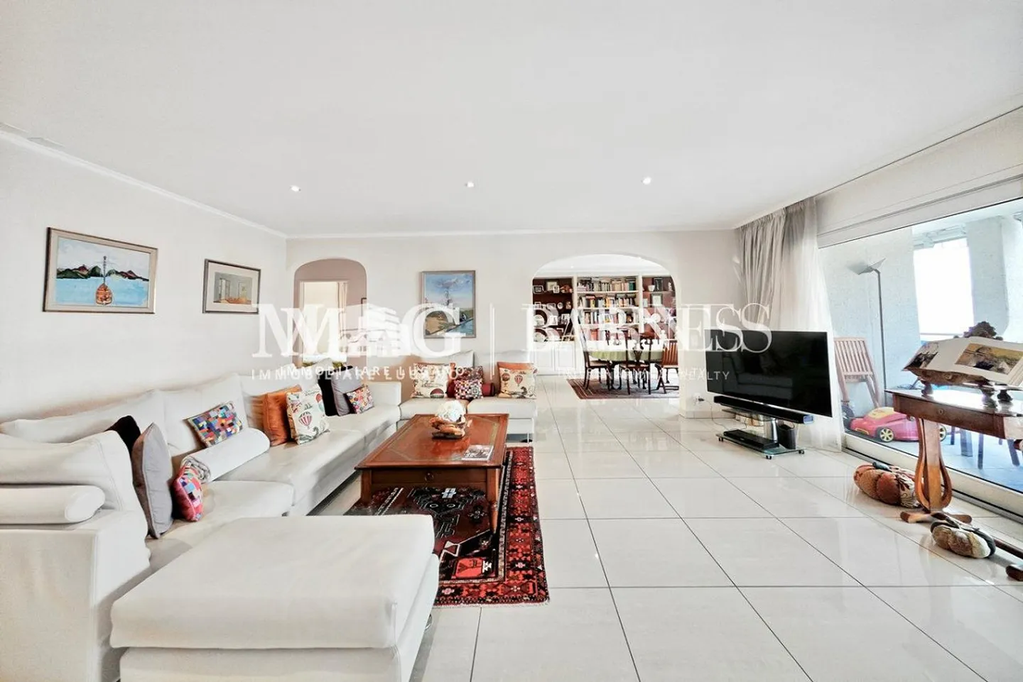 Lugano: 5.5-Zimmer-Wohnung mit privatem Garten und Terrasse - Foto 9 von 14