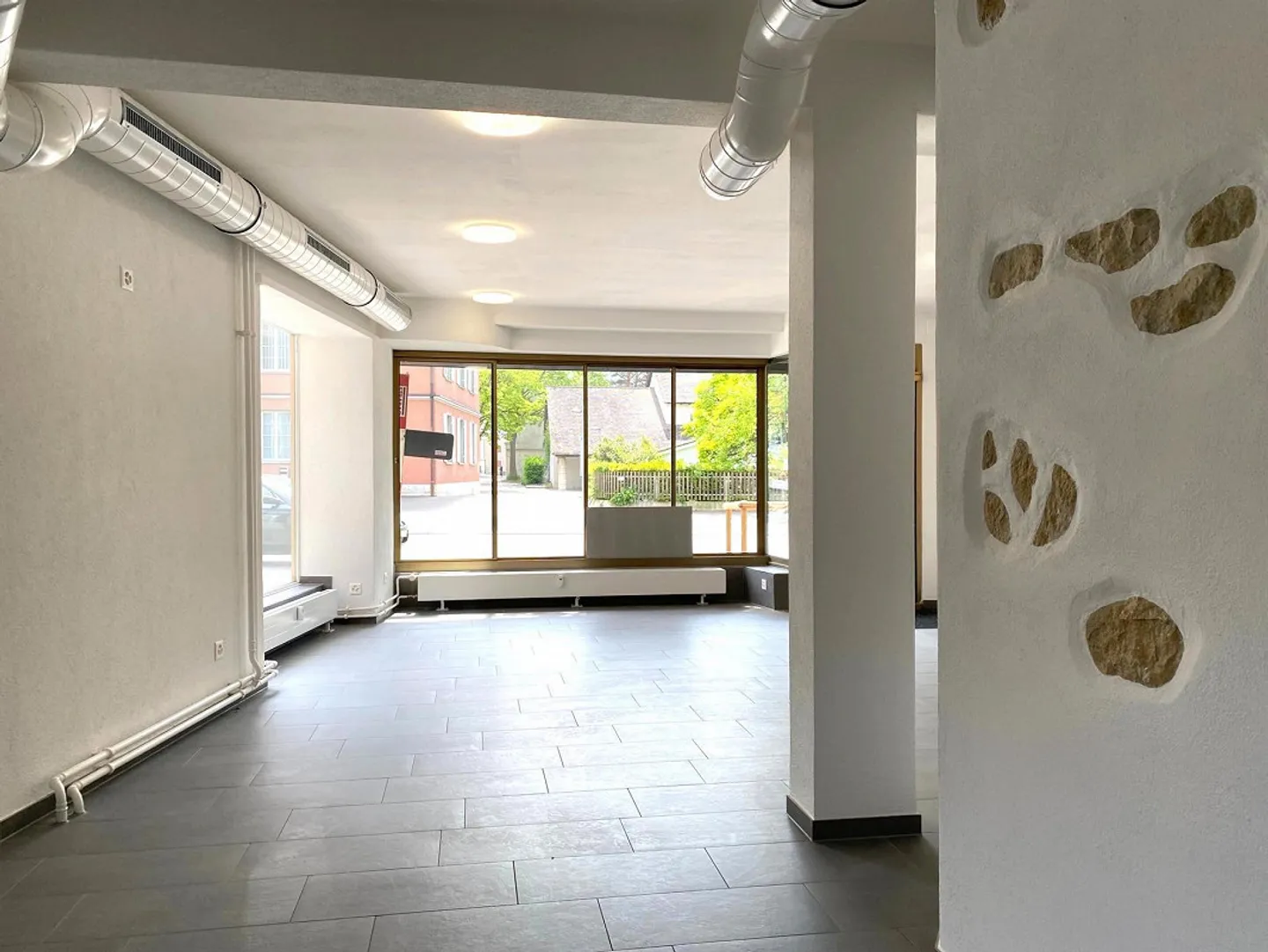 Bel espace commercial au centre de Neuhausen - Photo 2 sur 11