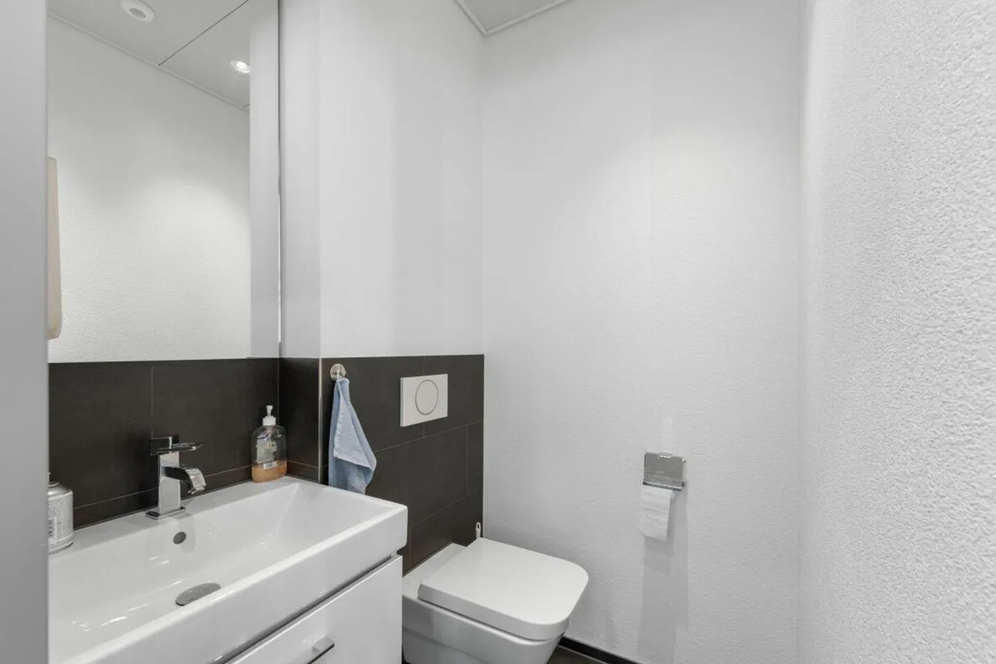 Your new workplace in the heart of Altdorf! - Photo 10 of 10