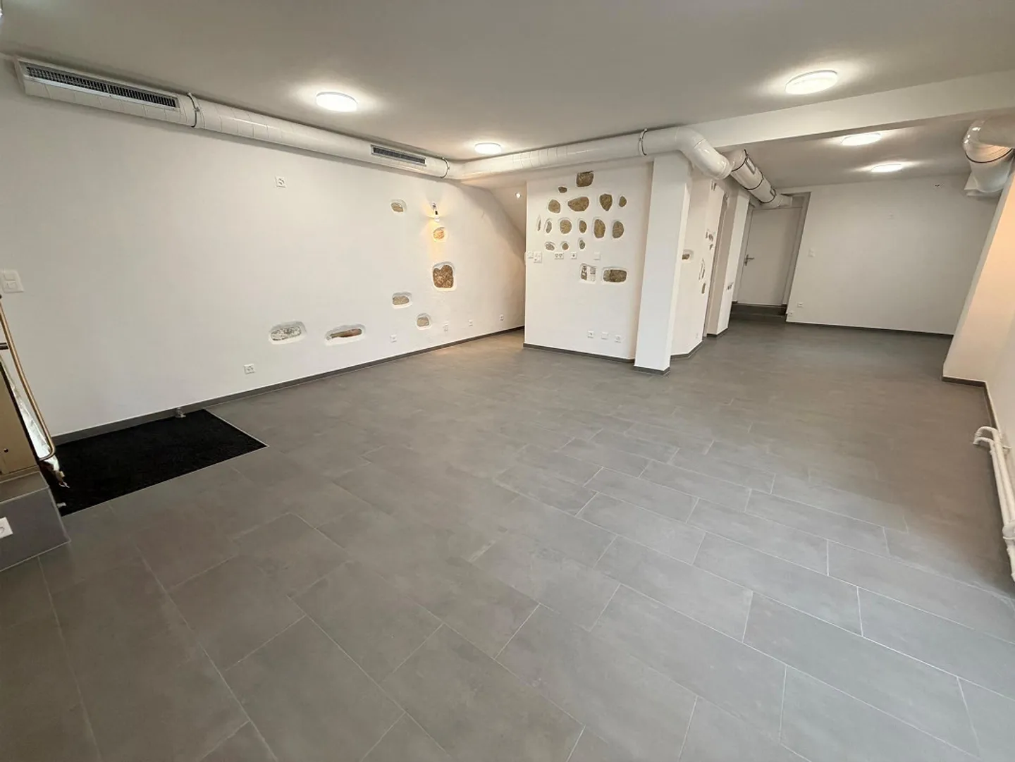 Bel espace commercial au centre de Neuhausen - Photo 4 sur 11