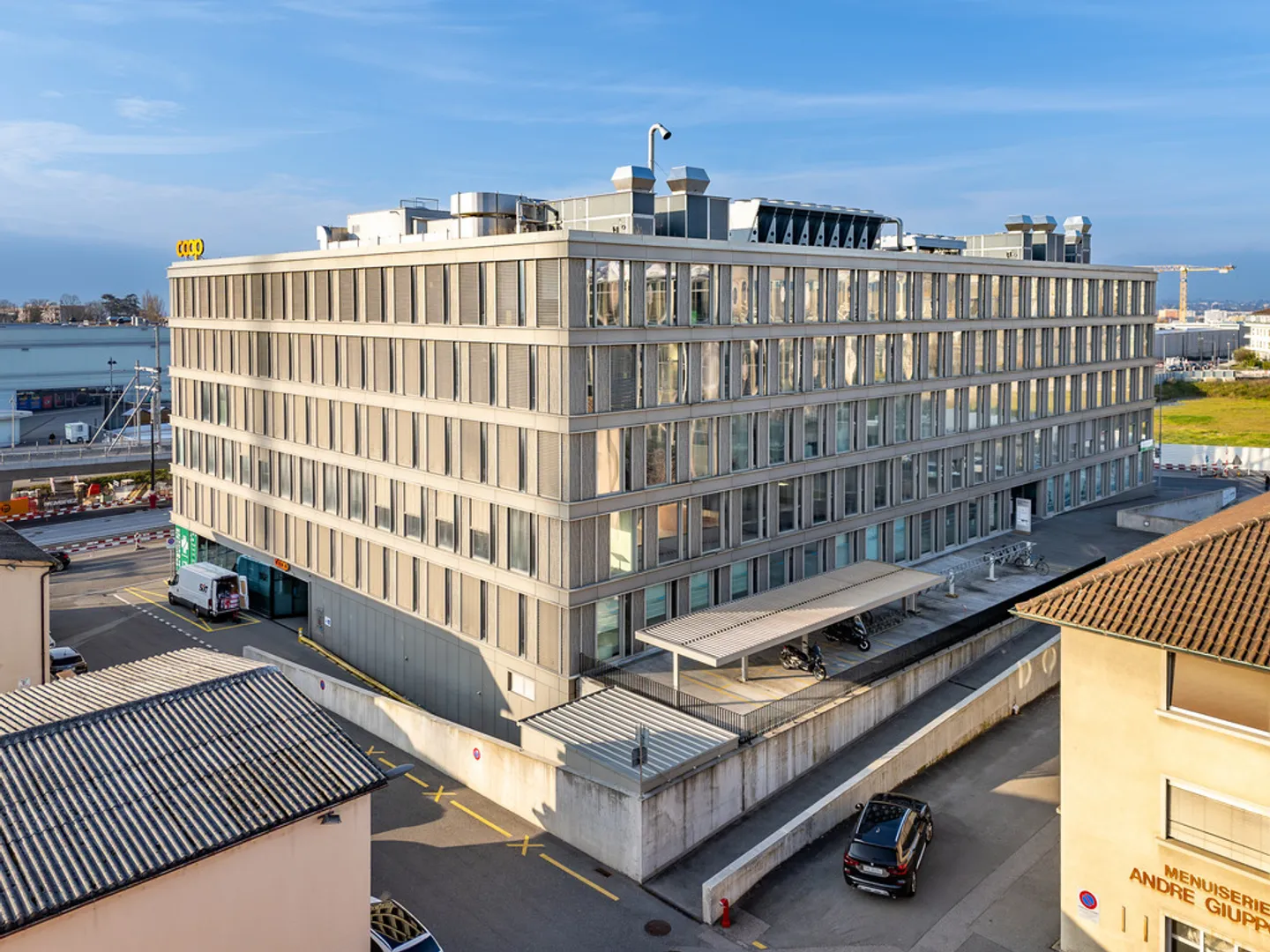 Place de parc voiture et moto à louer - Photo 1 sur 1