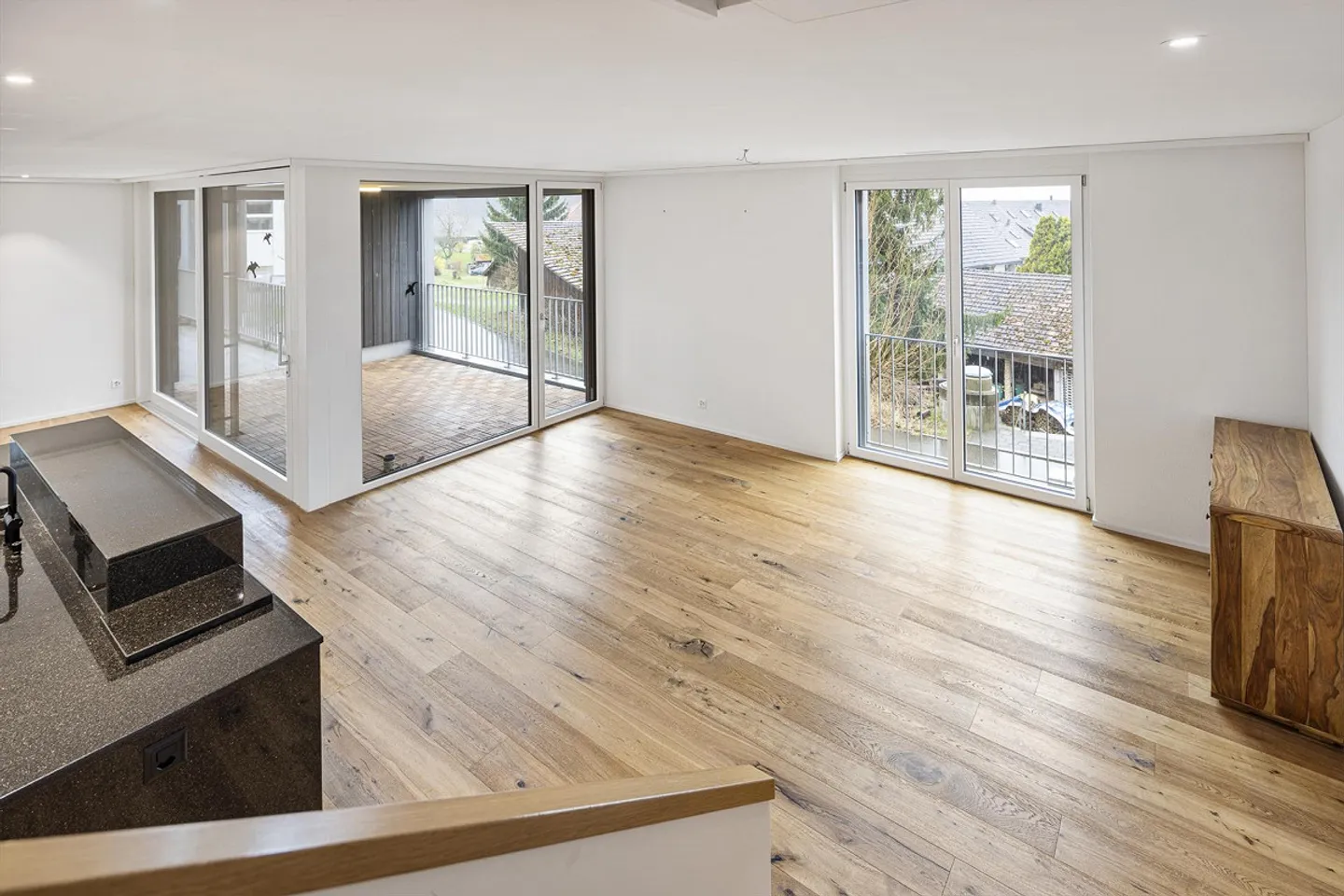 Miracle d'espace polyvalent avec un appartement séparé et de nombreuses possibilités - Photo 2 sur 17