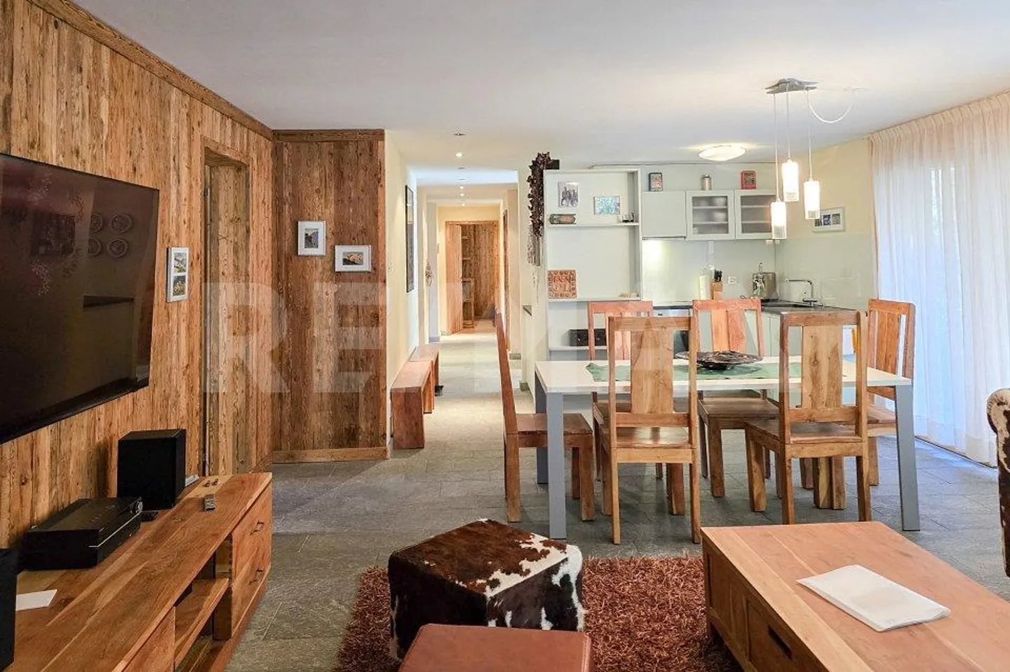 Furnished 5½-room apartment in modern chalet style with wellness area - Photo 1 of 9