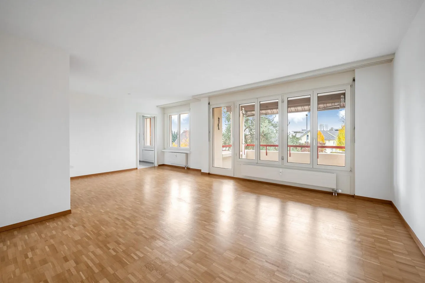 Grosszügige Wohnung in kinderfreundlicher Überbauung - befristet bi... - Foto 2 von 8