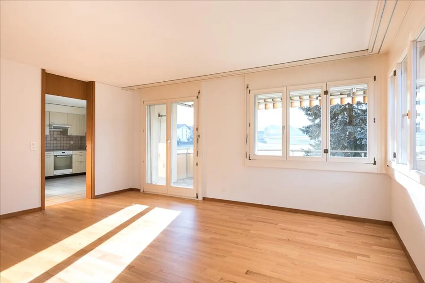 «Grosszügige Wohnung mit Sitzplatz!» - Foto 3 von 6