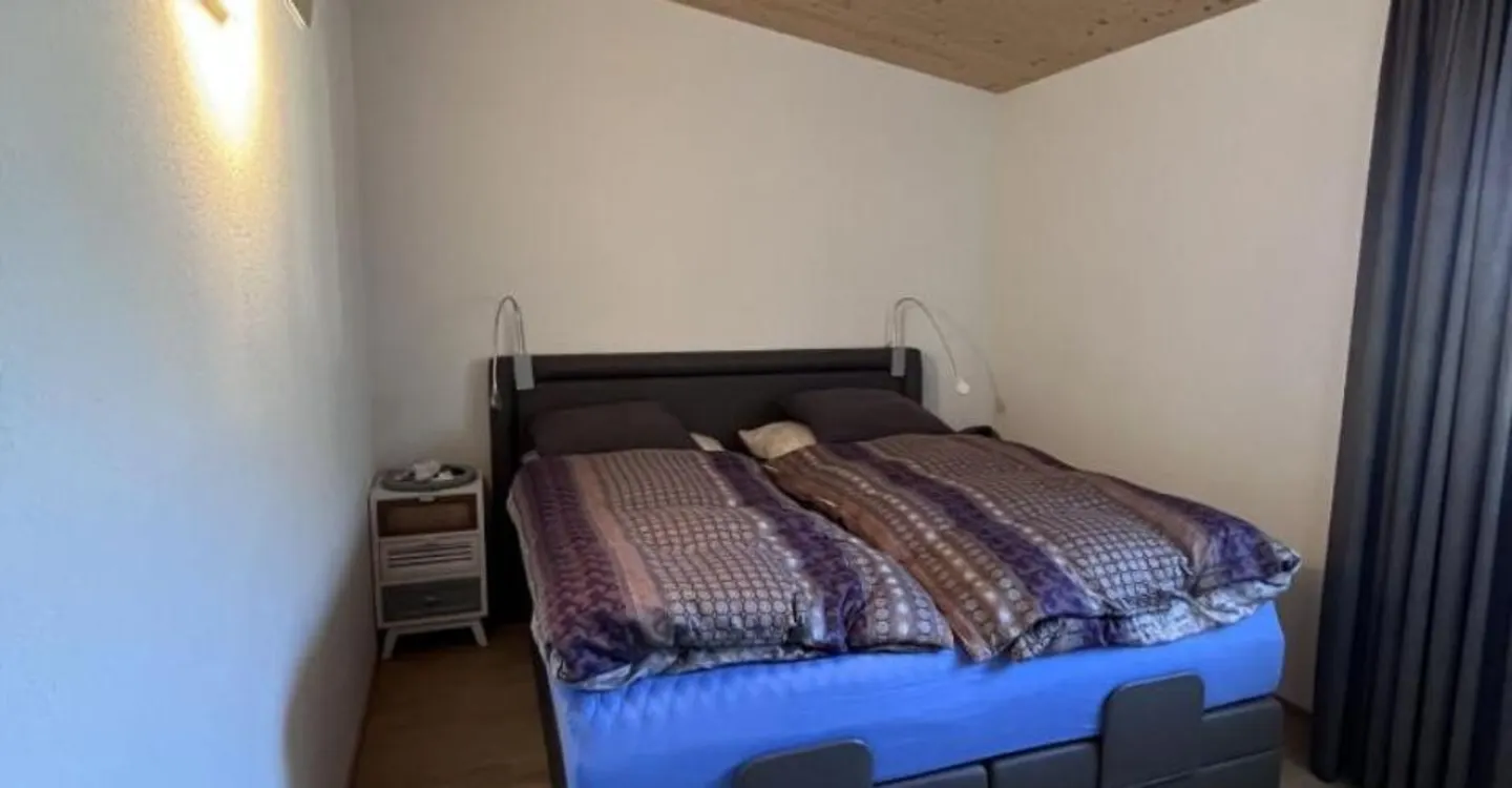 Appartement spacieux en attique - Photo 2 sur 9