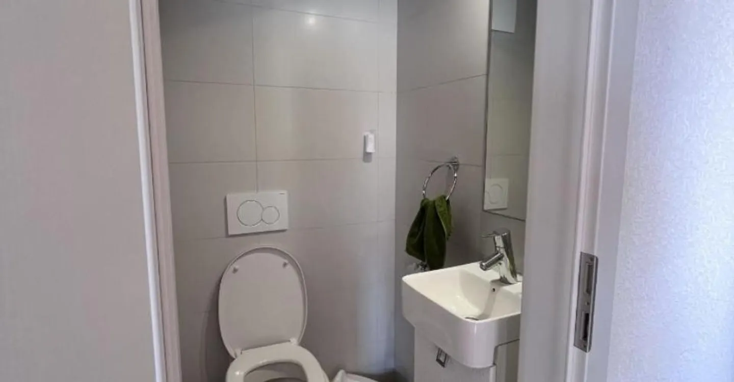Appartement spacieux en attique - Photo 3 sur 9
