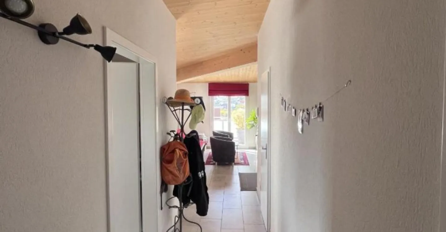 Appartement spacieux en attique - Photo 6 sur 9