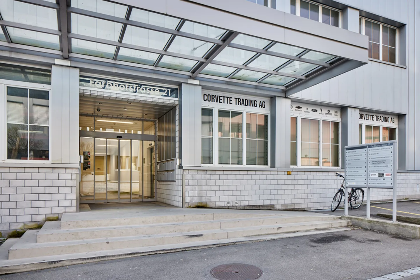 Espace commercial spacieux à louer dans un excellent emplacement - Photo 2 sur 11