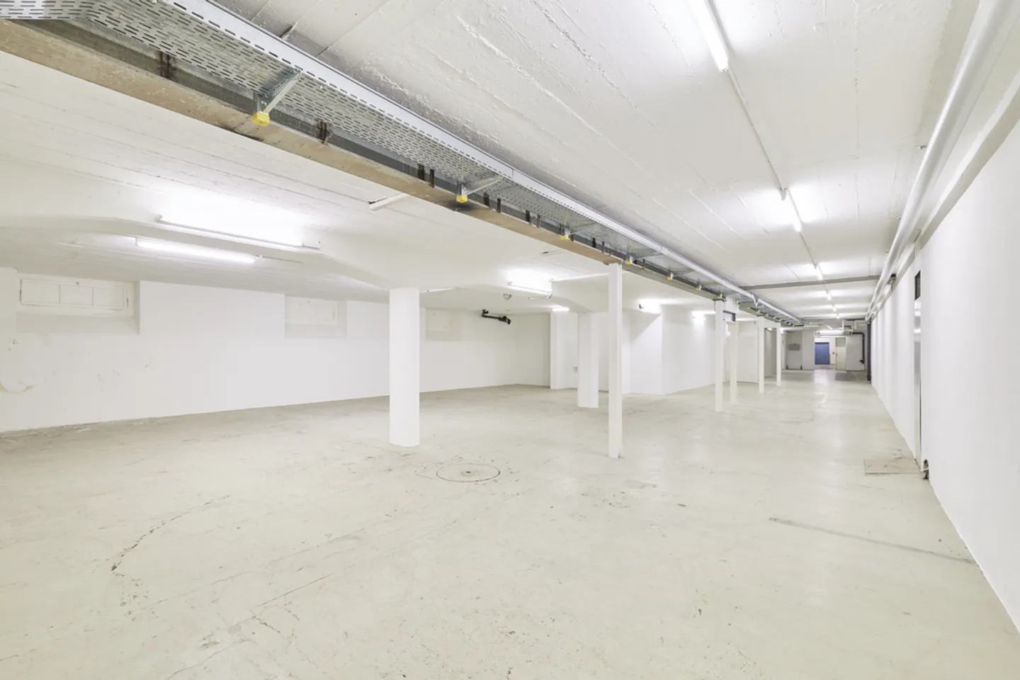 Espace commercial spacieux à louer dans un excellent emplacement - Photo 4 sur 11