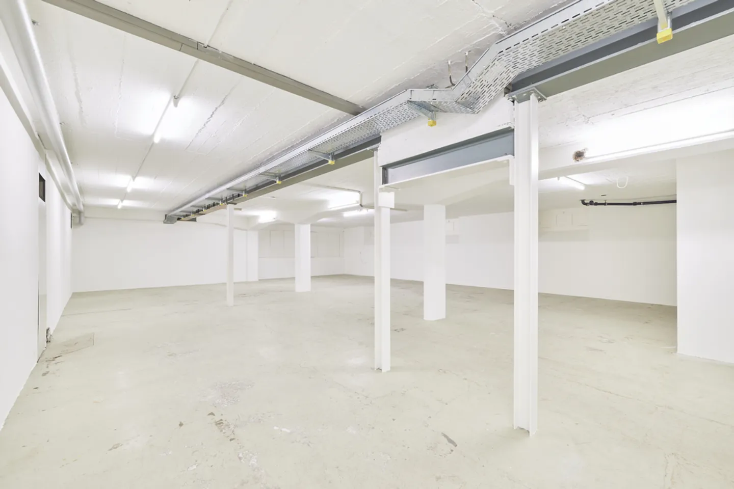 Espace commercial spacieux à louer dans un excellent emplacement - Photo 5 sur 11