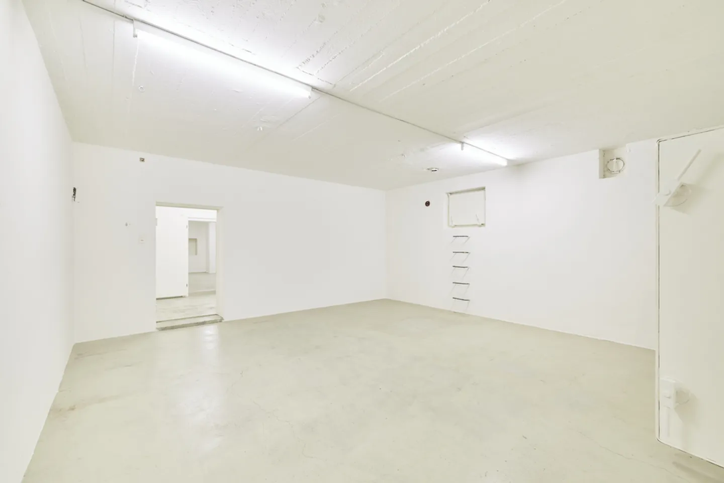 Espace commercial spacieux à louer dans un excellent emplacement - Photo 7 sur 11